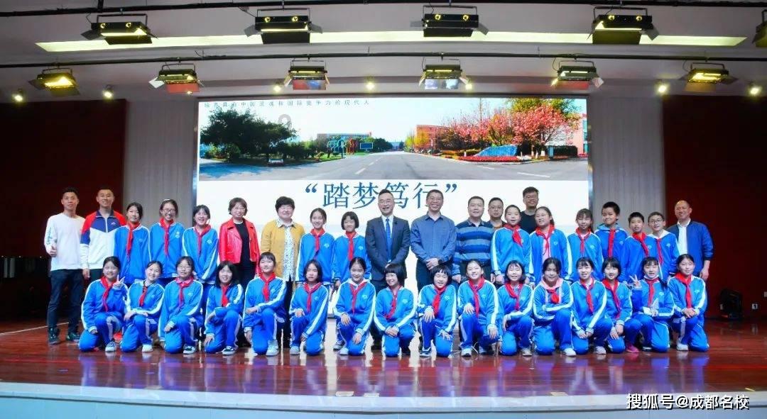 谈凤霞：温柔的童年想象与气象